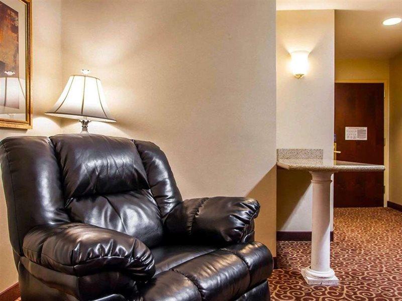 Comfort Suites East Brunswick - South River Экстерьер фото