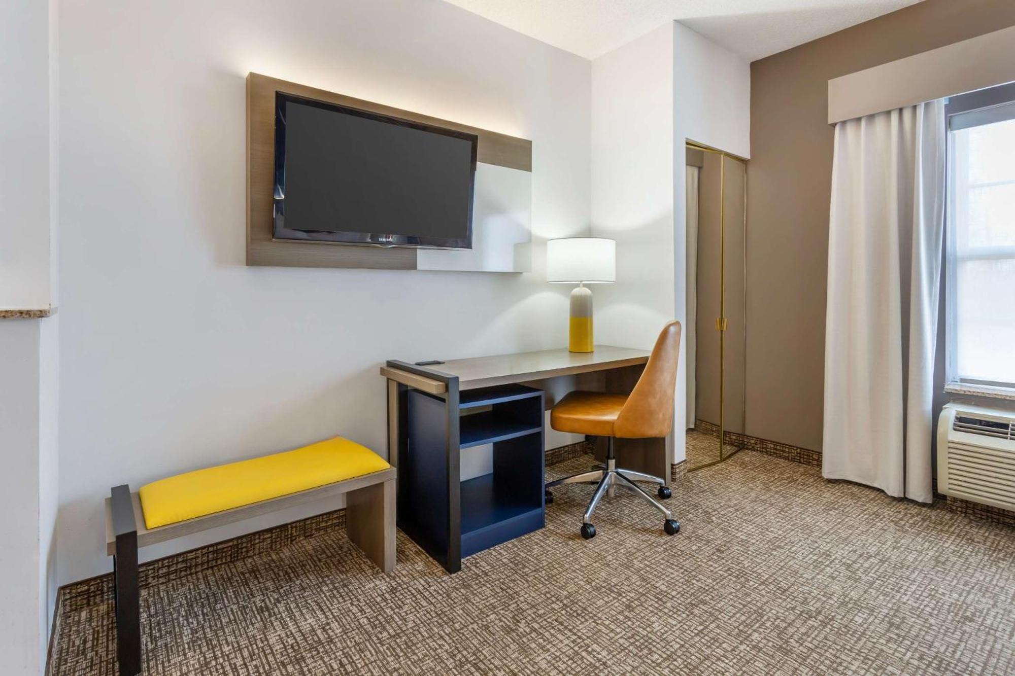 Comfort Suites East Brunswick - South River Экстерьер фото
