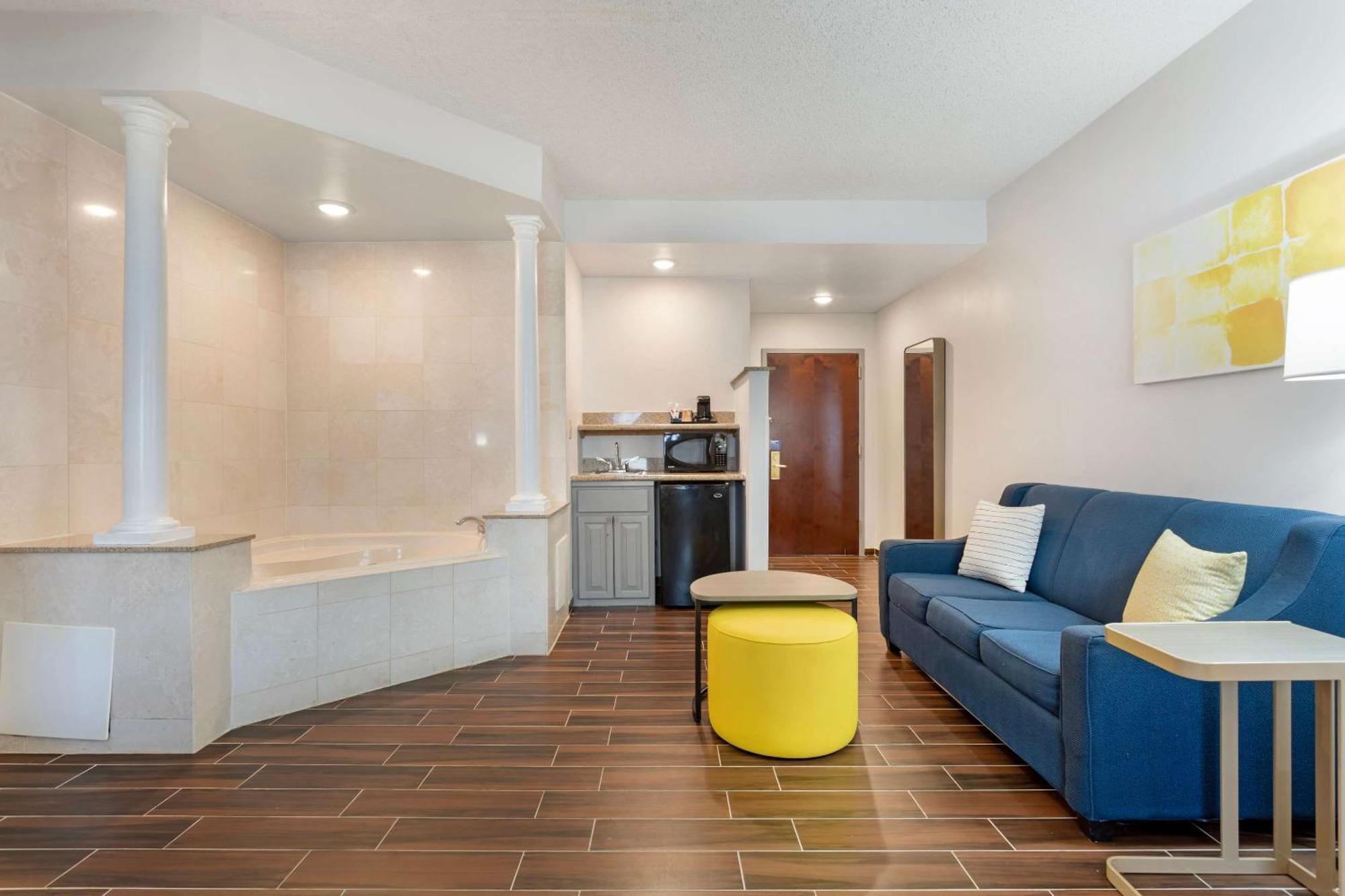 Comfort Suites East Brunswick - South River Экстерьер фото
