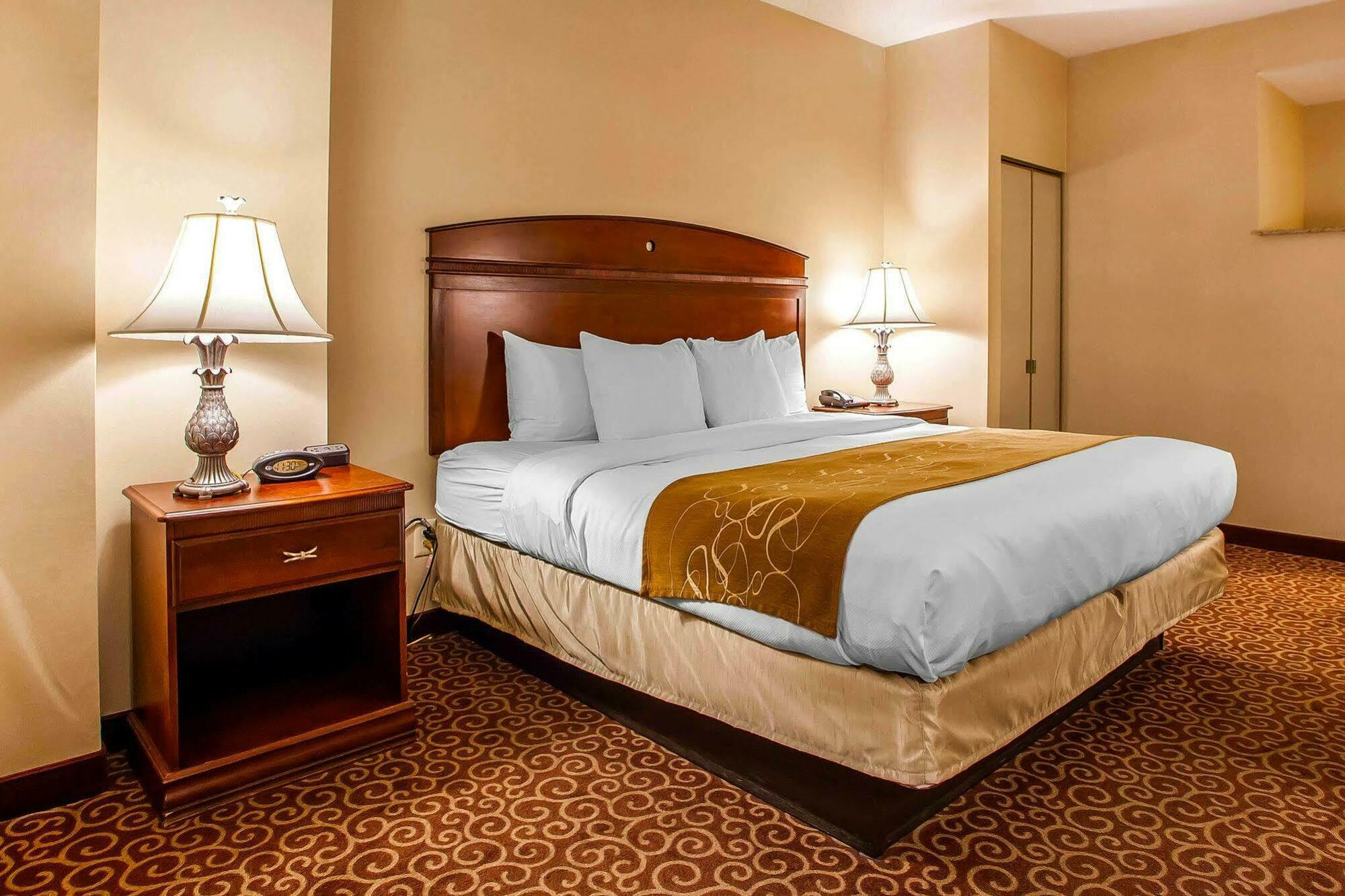 Comfort Suites East Brunswick - South River Экстерьер фото